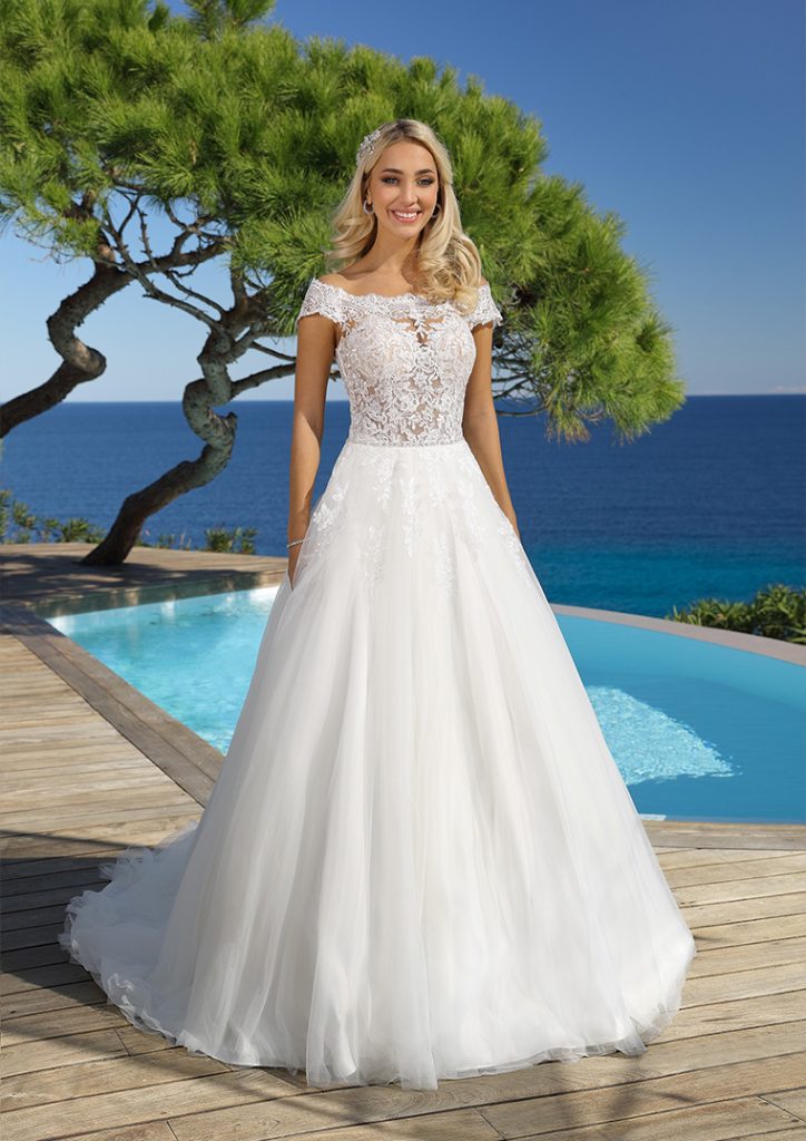 Ladybird 422034, Pronovias Group